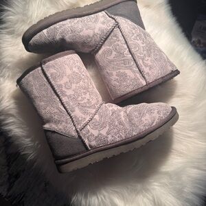 UGG Paisley Winter Boots in Light gray and dark Gray Sz 9